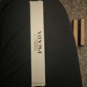 Prada mascara
